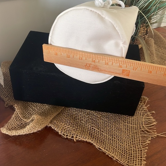 Dior Beige Beauty Drawstring embroidered bag. - Picture 7 of 7